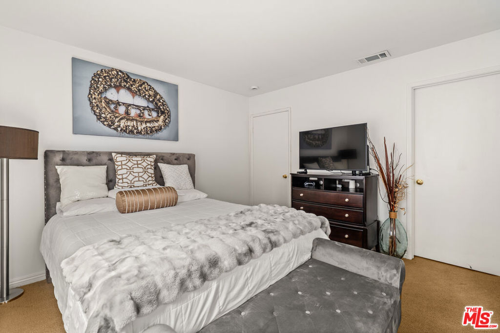 Residential Lease for rent at 3252 Park Lane, Hawthorne CA featuring 3 beds and 3 baths