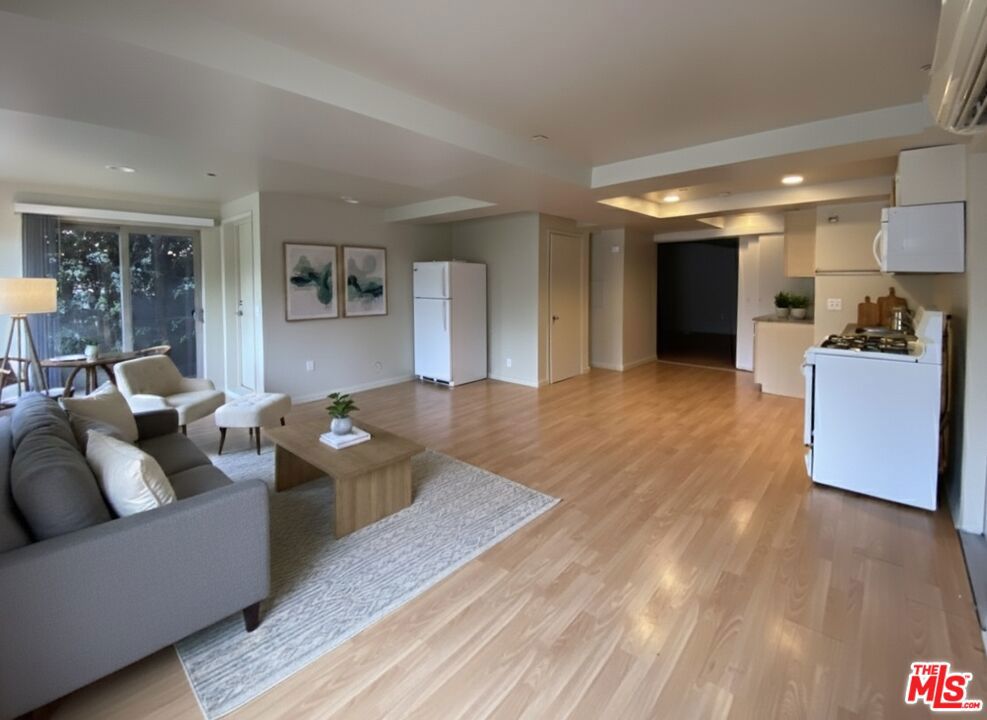 Residential Lease for rent at 1186 W 36th Street 1, Los Angeles, Los Angeles County CA featuring 5 beds and 5 baths