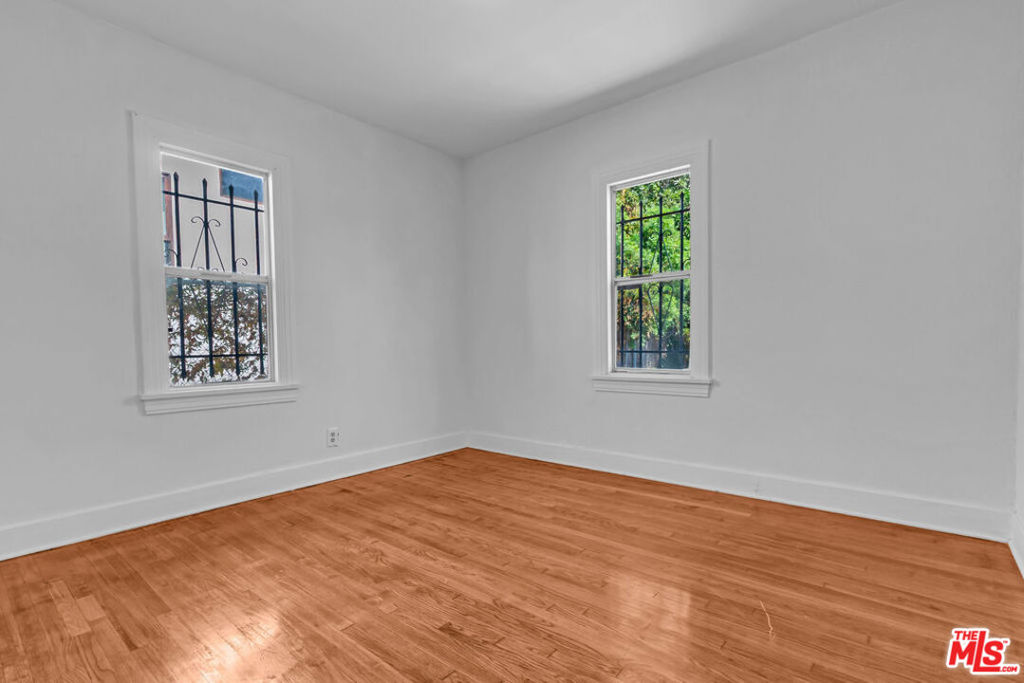 Residential Lease for rent at 736 N Poinsettia Place, Los Angeles, Los Angeles County CA featuring 2 beds and 1 bath