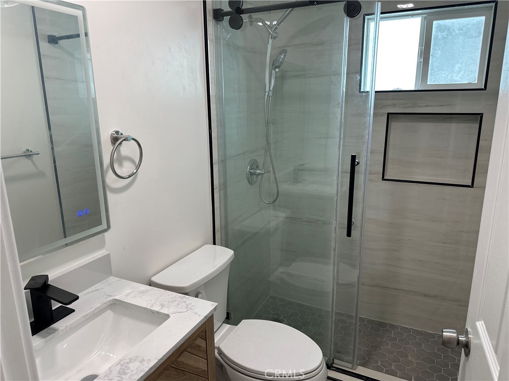 Residential Lease for rent at 2161 Myrtle Ave A, Long Beach, Los Angeles County CA featuring 3 beds and 3 baths