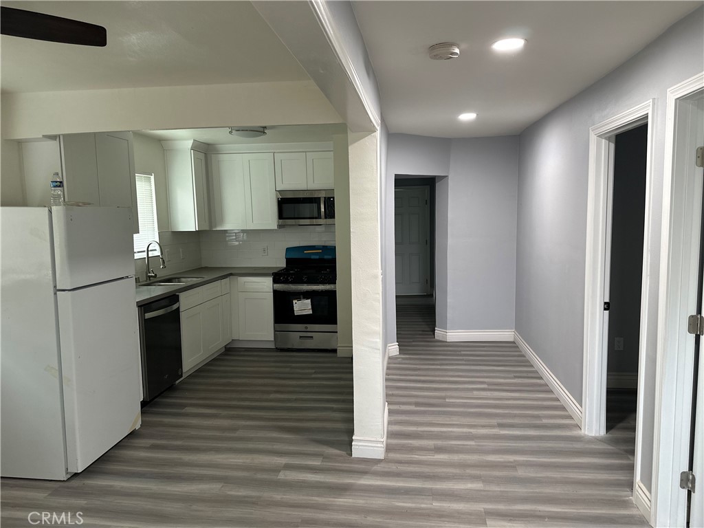 Residential Lease for rent at 2161 Myrtle Ave, Long Beach, Los Angeles County CA featuring 4 beds and 2 baths