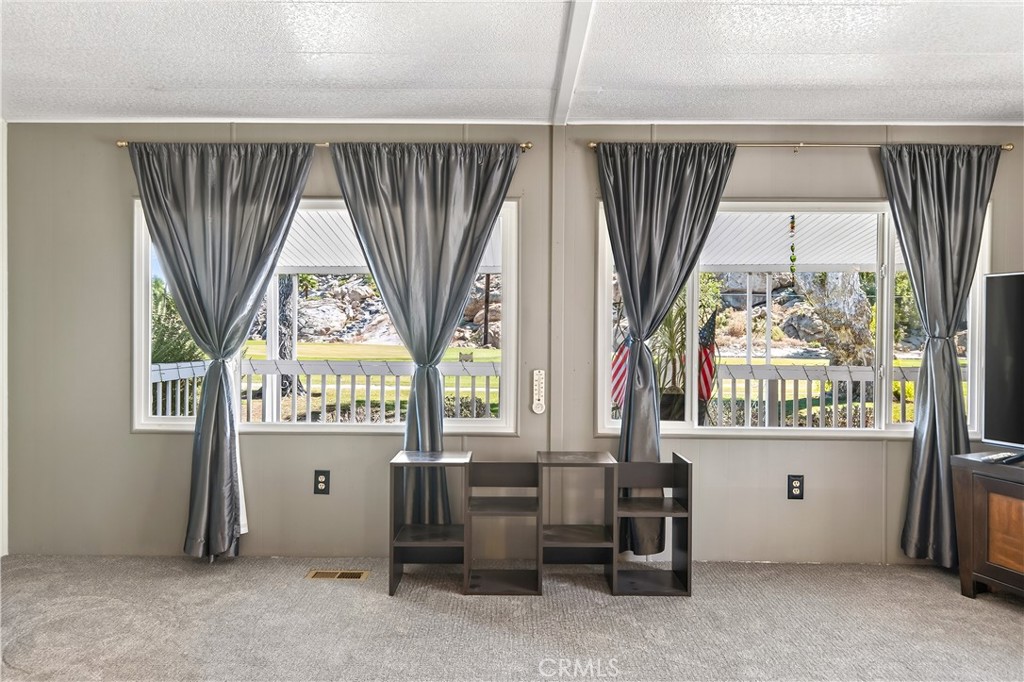 Manufactured In Park for sale at 5001 W Florida #476, Hemet CA featuring 2 beds and 2 baths