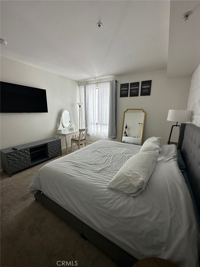 Residential Lease for rent at 7070 HAWTHORN Avenue, Los Angeles, Los Angeles County CA featuring 1 bed and 1 bath