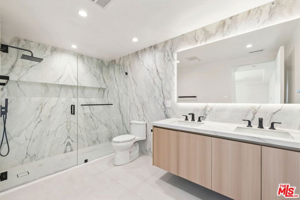 Residential Lease for rent at 1414 1/2 S Beverly Dr 402, Los Angeles, Los Angeles County CA featuring 4 beds and 4 baths