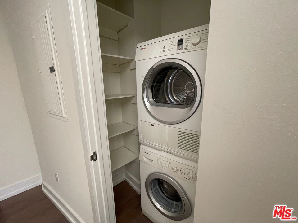 Residential Lease for rent at 727 W 7th Street 607, Los Angeles, Los Angeles County CA featuring 1 bed and 1 bath