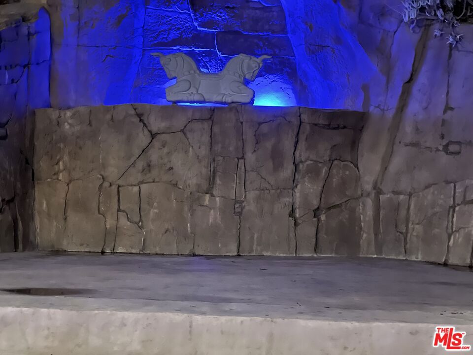 Residential Lease for rent at 3889 Old Topanga Canyon Road, Calabasas CA featuring 5 beds and 7 baths