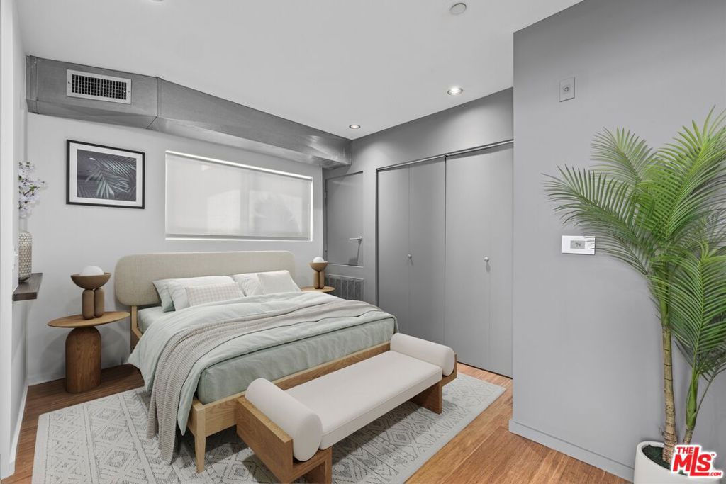 Residential Lease for rent at 7062 Hawthorn Avenue 203, Los Angeles, Los Angeles County CA featuring 2 beds and 2 baths