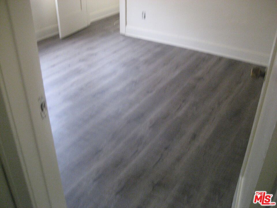 Residential Lease for rent at 105 W 106th Street 109, Los Angeles, Los Angeles County CA featuring 1 bed and 1 bath