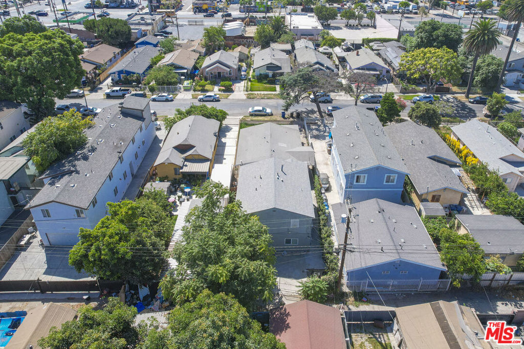 Residential Lease for rent at 229 E 85th Street 231 12, Los Angeles, Los Angeles County CA featuring 3 beds and 1 bath