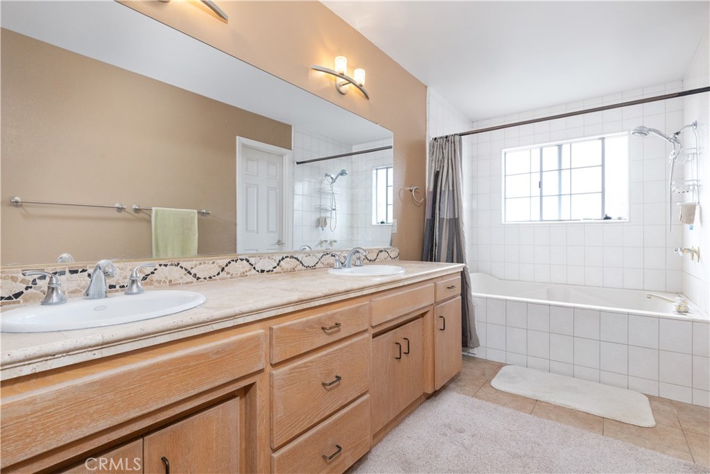 Residential for sale at 204 Nighthawk, Paso Robles CA featuring 3 beds and 3 baths