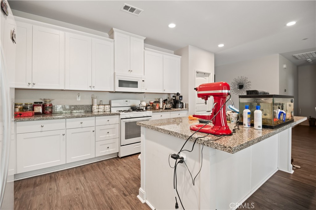Residential for sale at 2219 2219 Albatross Way, San Jacinto CA featuring 3 beds and 2 baths