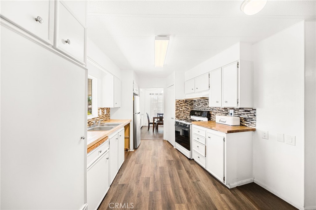 Residential for sale at 33990 Harvest Way, Wildomar CA featuring 2 beds and 2 baths