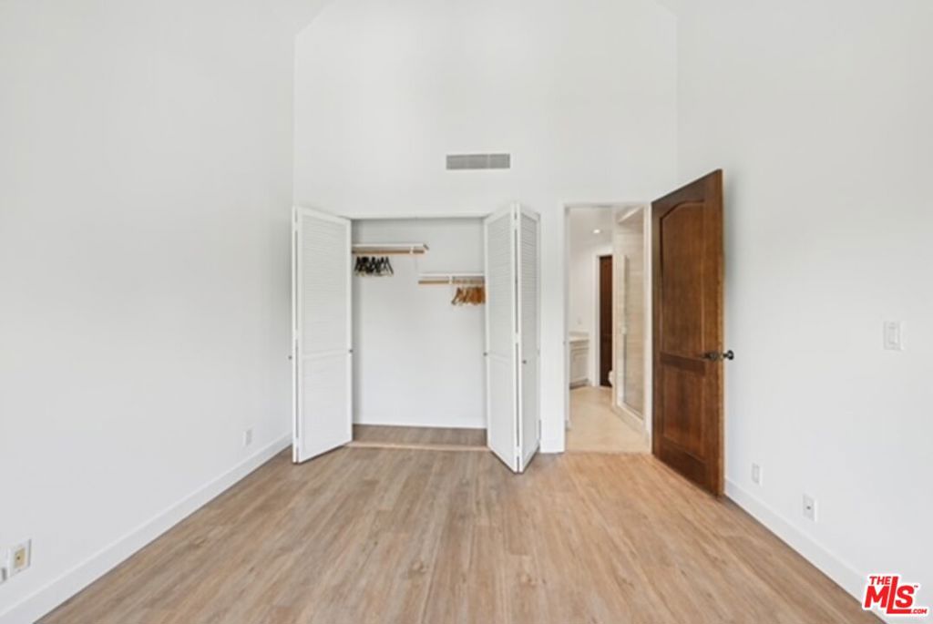 Residential Lease for rent at 10351 Wilshire Boulevard PH1, Los Angeles, Los Angeles County CA featuring 3 beds and 4 baths