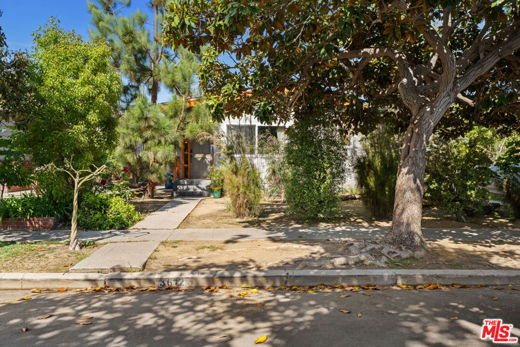 Residential Lease for rent at 3612 Greenwood Avenue, Los Angeles, Los Angeles County CA featuring 3 beds and 2 baths