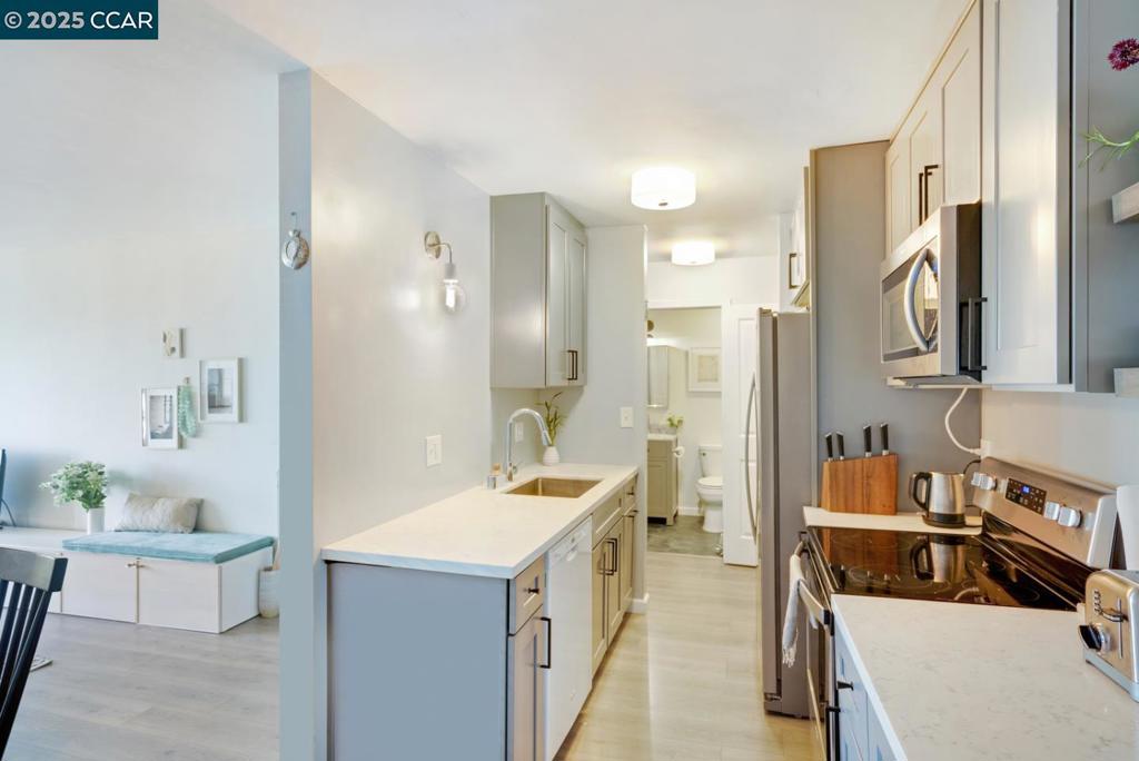 Residential for sale at 567 567 Oakland 305, Oakland CA featuring 1 bed and 1 bath