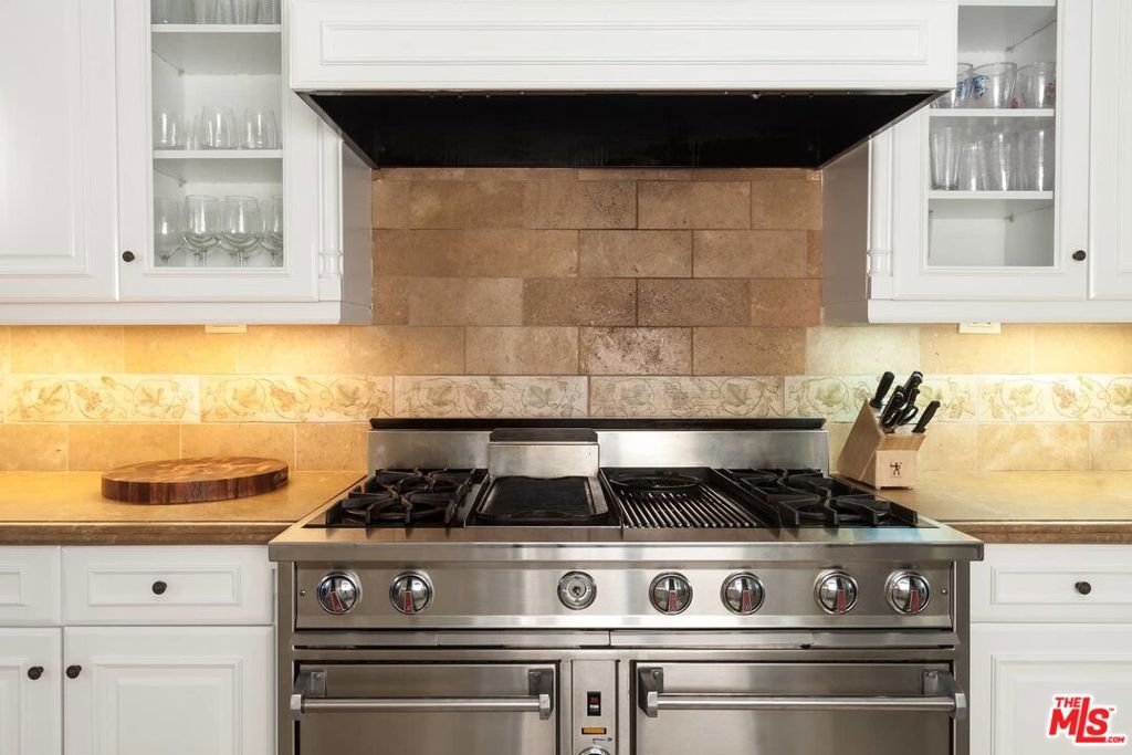 Residential Lease for rent at 703 Palisades Beach Road, Santa Monica, Los Angeles County CA featuring 5 beds and 5 baths