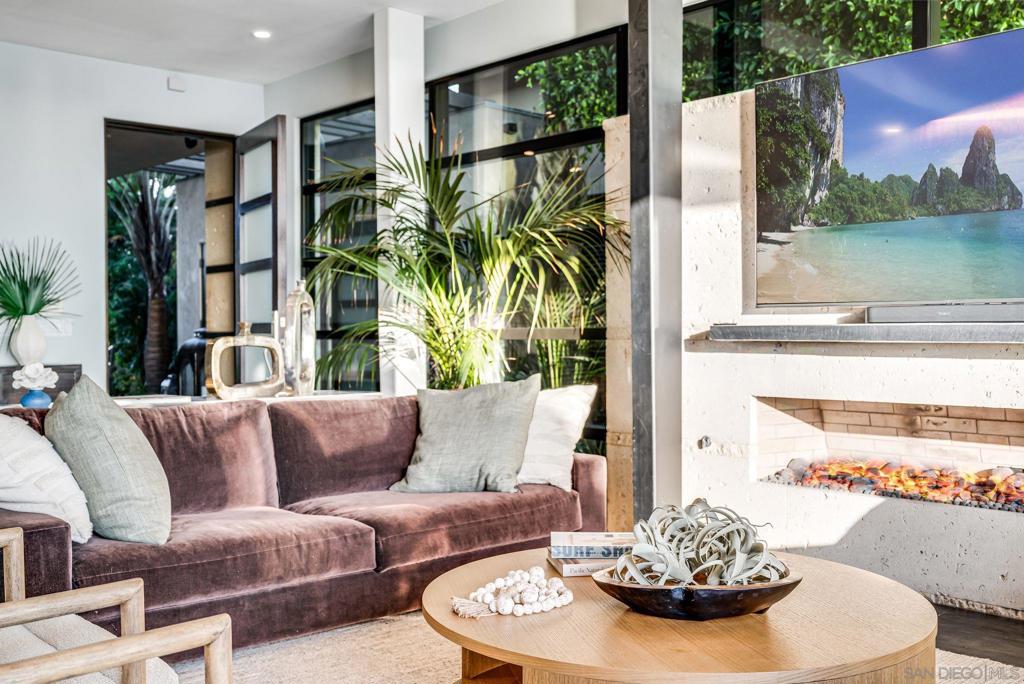 Residential Lease for rent at 282 Neptune Avenue, Encinitas CA featuring 3 beds and 5 baths