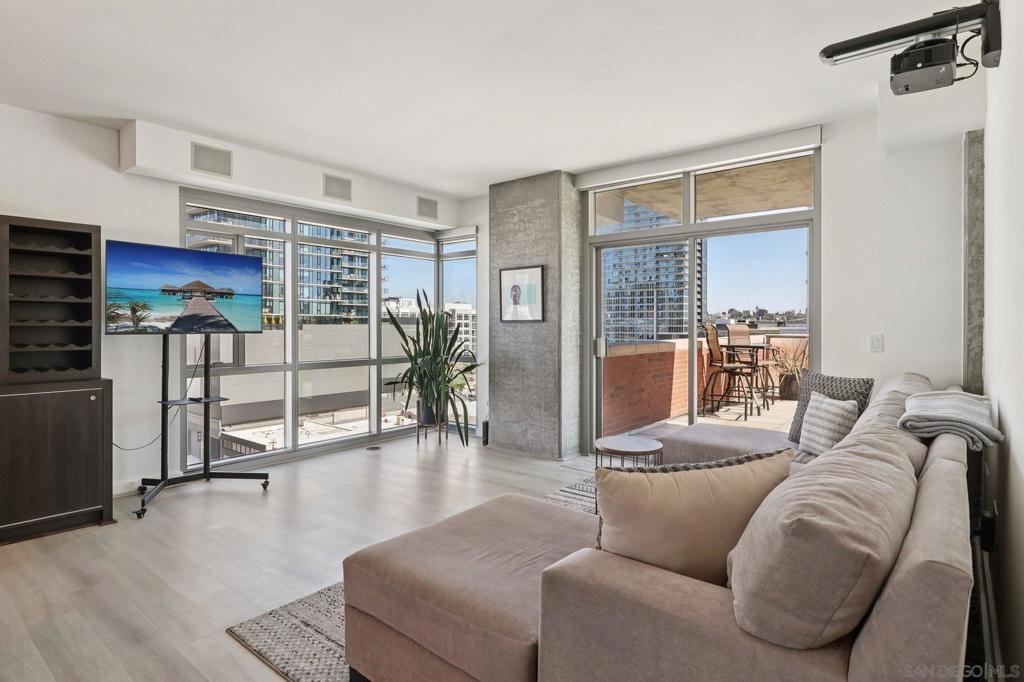 Residential for sale at 800 The Mark Ln 904, San Diego CA featuring 1 bed and 1 bath