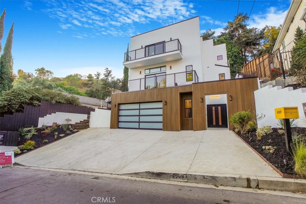 Residential for sale at 4509 4509 Jessica, Los Angeles CA featuring 3 beds and 4 baths