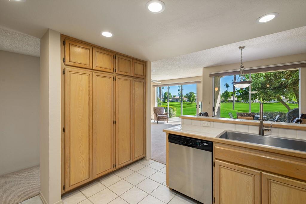 Residential for sale at 55296 Laurel Valley, La Quinta CA featuring 3 beds and 2 baths