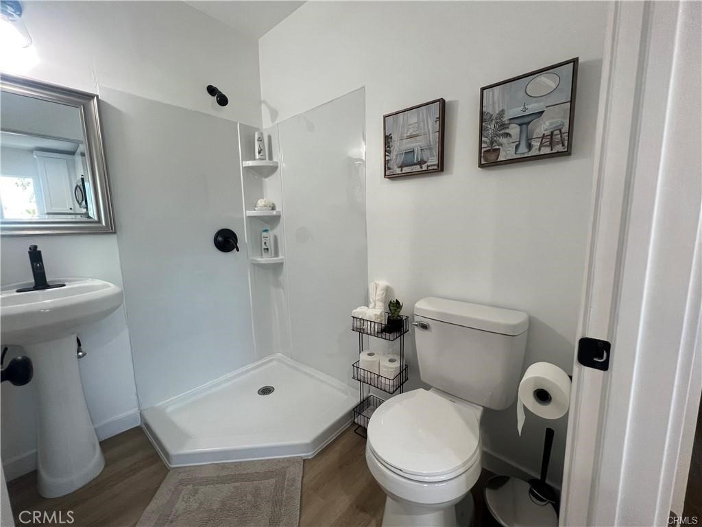 Residential Lease for rent at 1441 S Cloverdale Avenue 1/2, Los Angeles, Los Angeles County CA featuring 2 beds and 2 baths