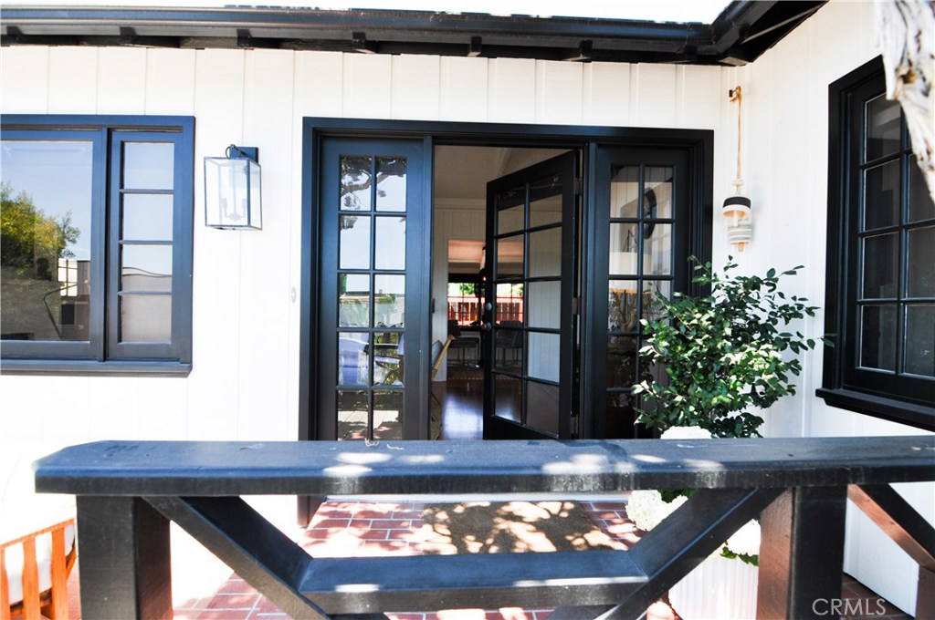 Residential Lease for rent at 31695 Seacliff Drive, Laguna Beach CA featuring 2 beds and 2 baths