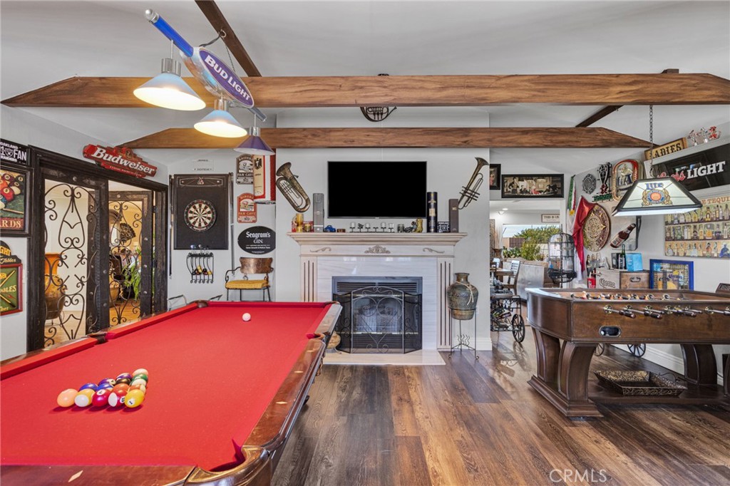 Residential for sale at 11546 Oakwood Avenue, Hesperia CA featuring 4 beds and 7 baths