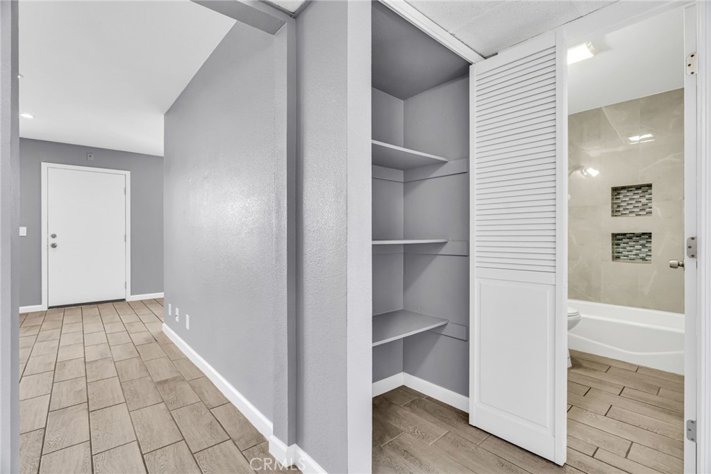 Residential Lease for rent at 640 Unit 102 Ivy, Glendale, Los Angeles County CA featuring 2 beds and 2 baths