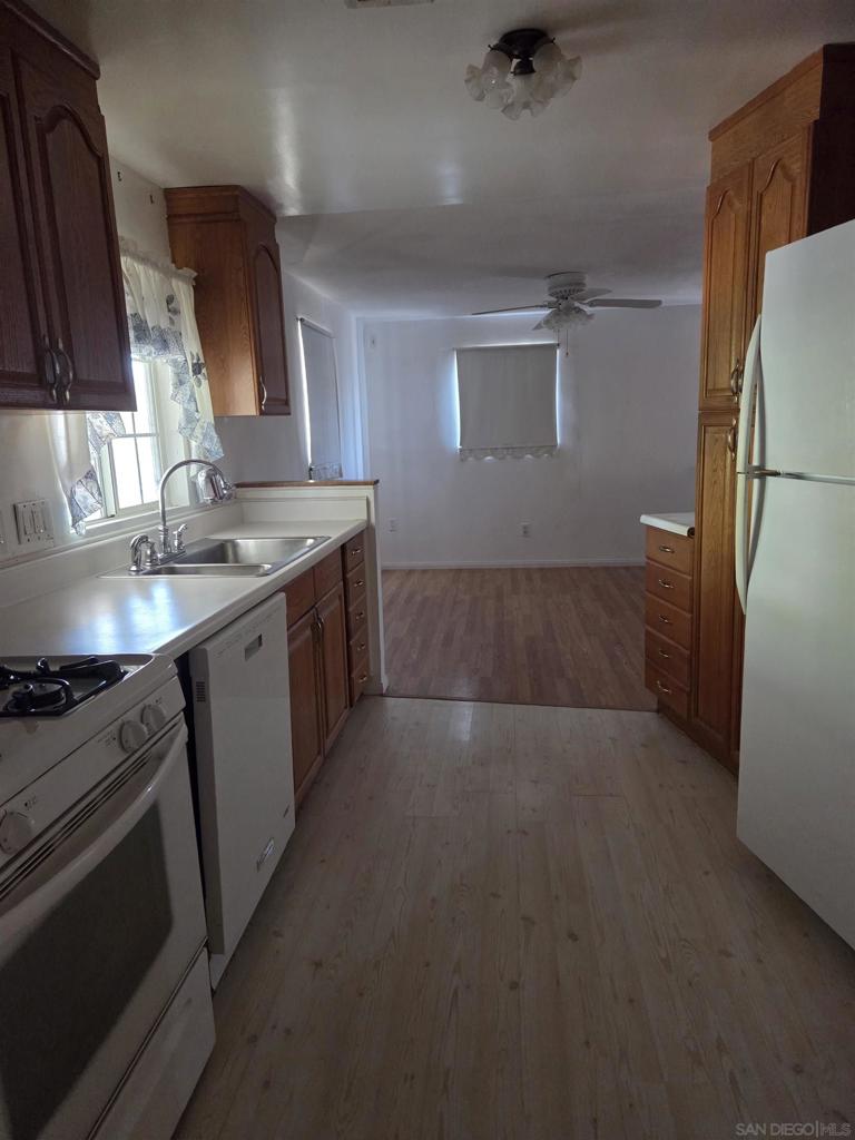 Manufactured In Park for sale at 2550 E Valley Parkway 122, Escondido CA featuring 2 beds and 2 baths