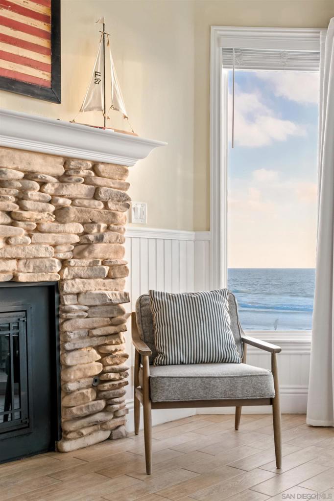 Residential Lease for rent at 3285 Ocean Front Walk 3, San Diego, San Diego County CA featuring 2 beds and 2 baths