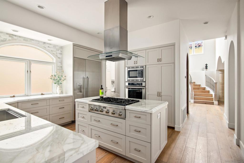 Residential Lease for rent at 7729 Ivanhoe Avenue, La Jolla, San Diego County CA featuring 3 beds and 3 baths
