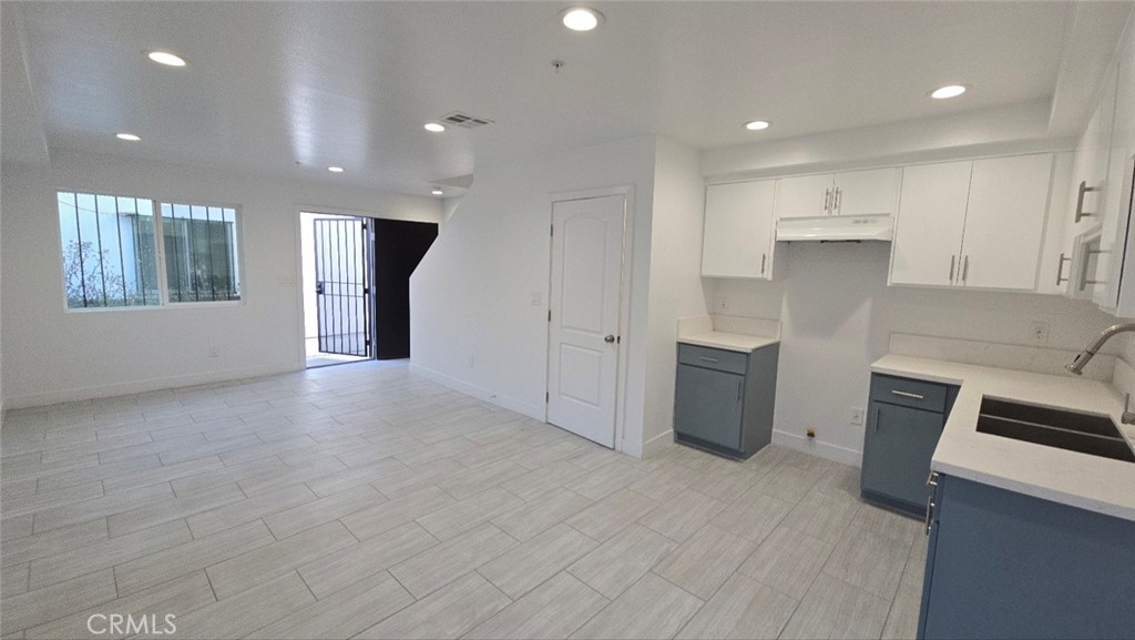 Residential Lease for rent at 10415 1/2 Avalon Boulevard, Los Angeles, Los Angeles County CA featuring 4 beds and 2 baths