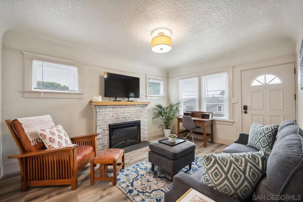 Residential Lease for rent at 2147 Guizot, San Diego, San Diego County CA featuring 2 beds and 1 bath