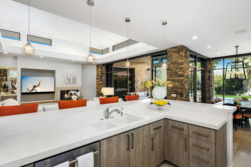 Residential for sale at 810 Shadow Vista, Palm Desert CA featuring 4 beds and 5 baths