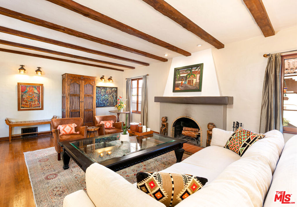 Residential Lease for rent at 1169 Hi Point, Los Angeles, Los Angeles County CA featuring 3 beds and 3 baths