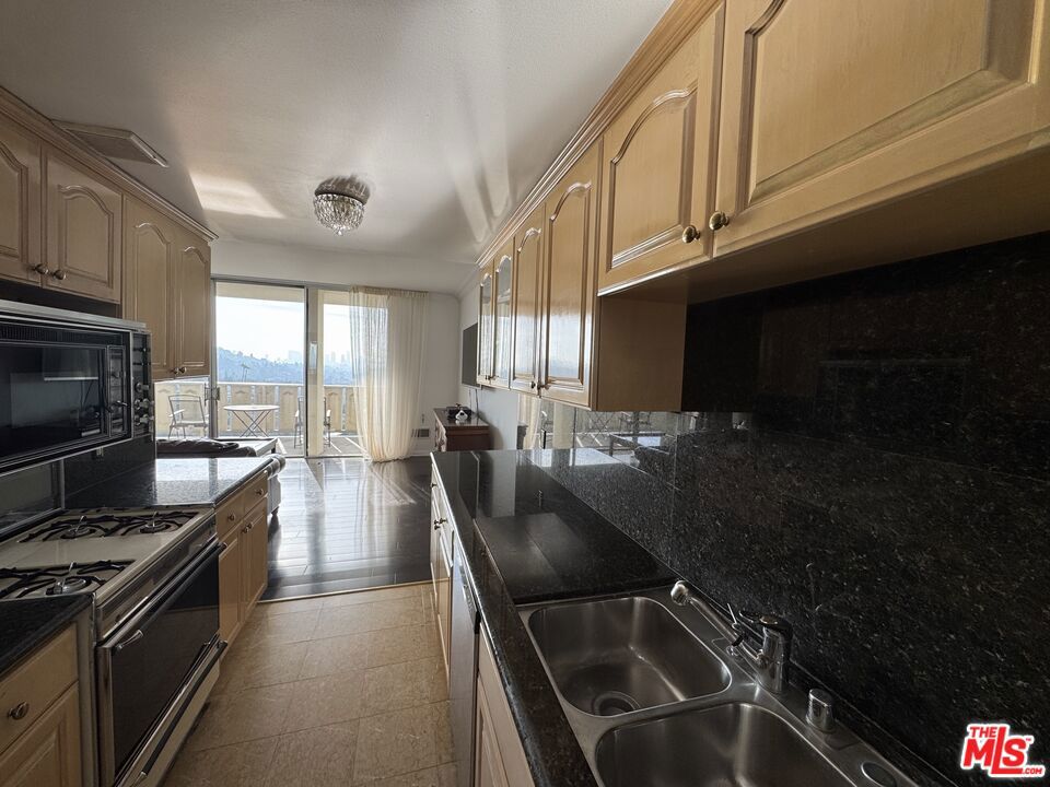 Residential Lease for rent at 4411 Los Feliz Boulevard 1205, Los Angeles, Los Angeles County CA featuring 1 bed and 1 bath