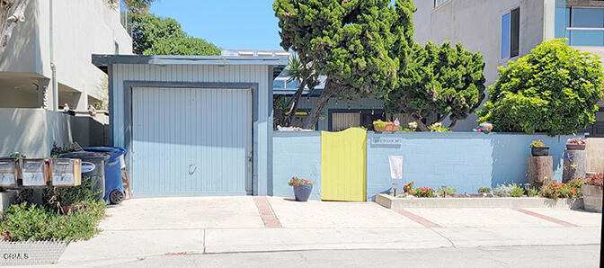 Residential for sale at 3350 Ocean Drive, Oxnard CA featuring 2 beds and 1 bath