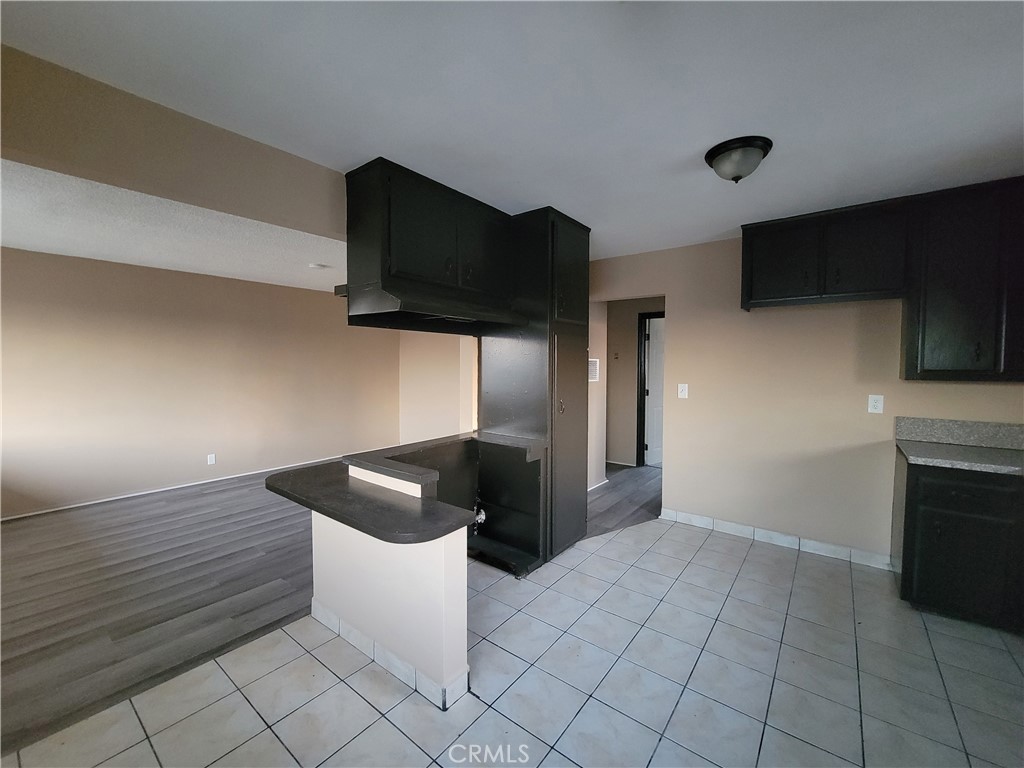 Residential Lease for rent at 2352 Lewis Avenue 6, Signal Hill CA featuring 2 beds and 1 bath