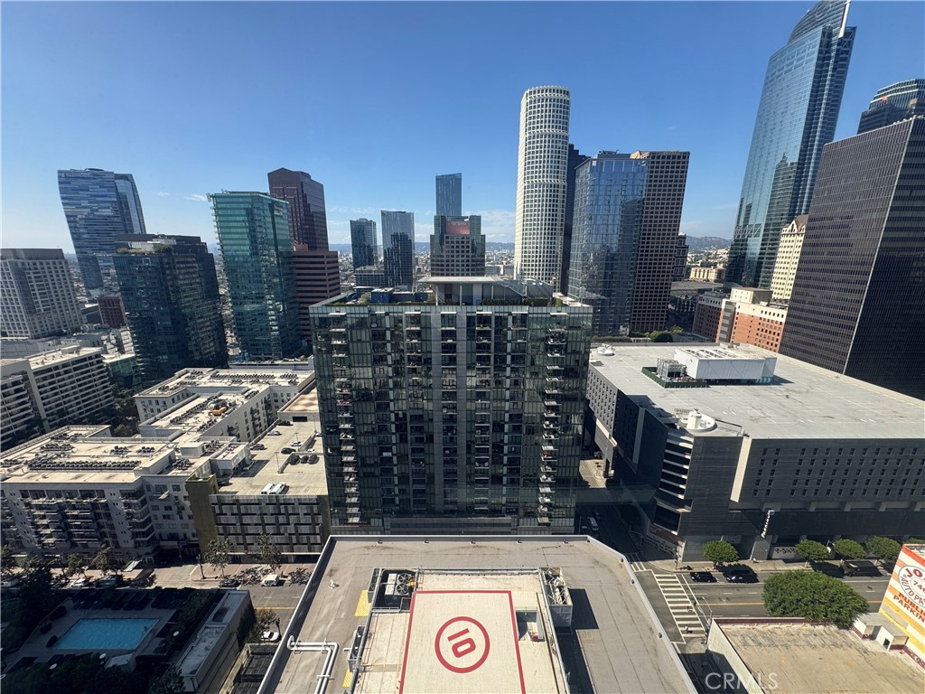 Residential Lease for rent at 801 S Grand Avenue 2203, Los Angeles, Los Angeles County CA featuring 2 beds and 2 baths