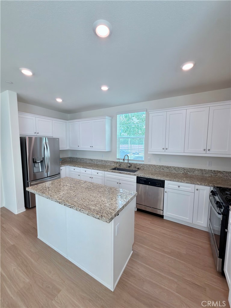 Residential Lease for rent at 7897 Griffith Peak, Riverside CA featuring 3 beds and 3 baths