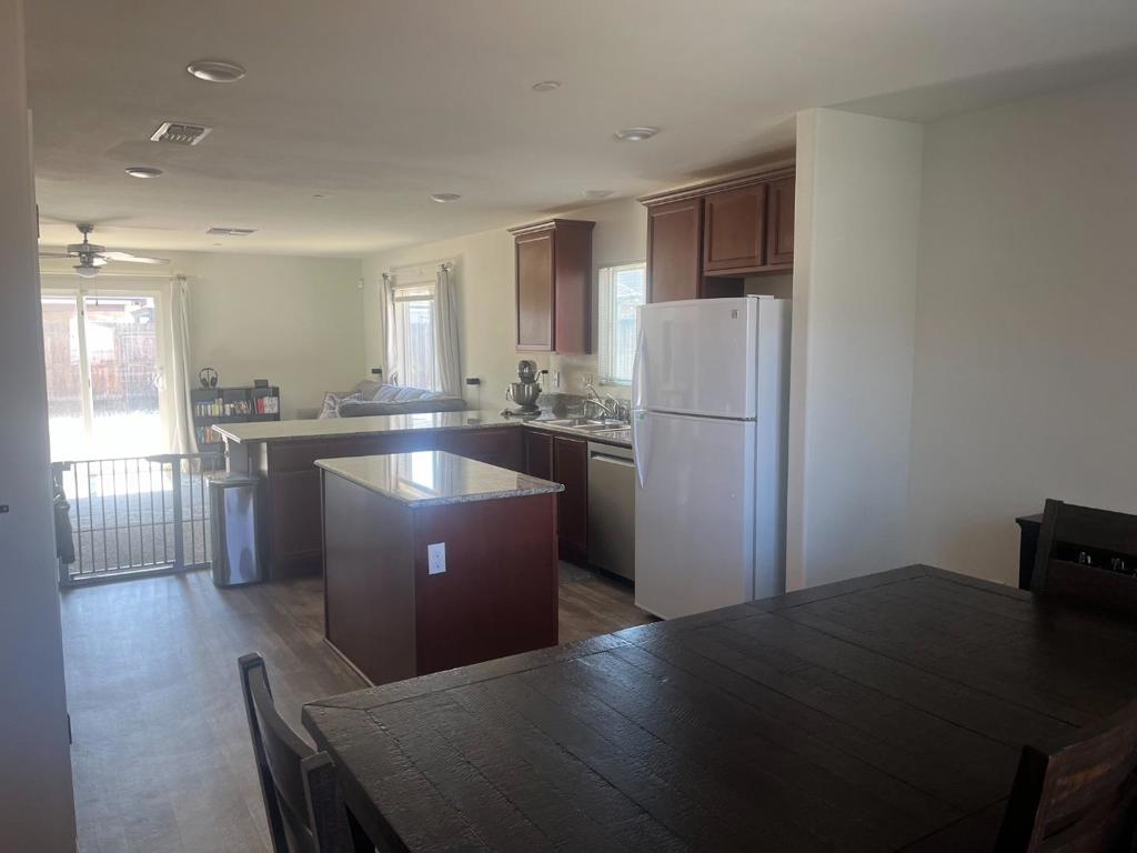 Residential for sale at 812 Reisling, Coalinga CA featuring 3 beds and 2 baths