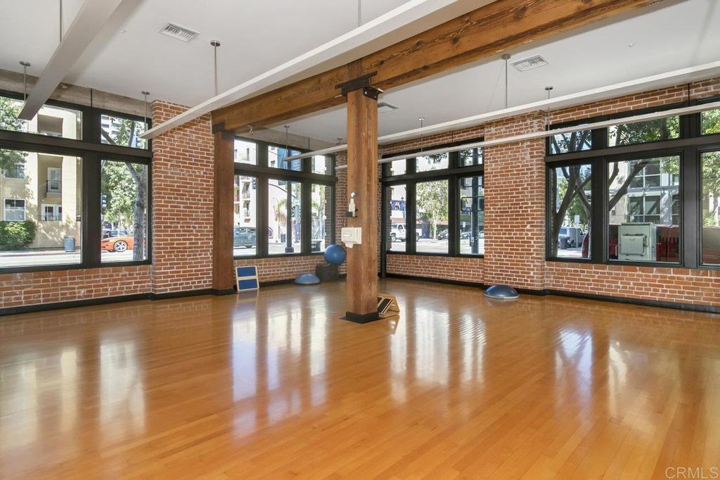 Residential Lease for rent at 500 W Harbor Drive 101, San Diego, San Diego County CA featuring 3 beds and 3 baths