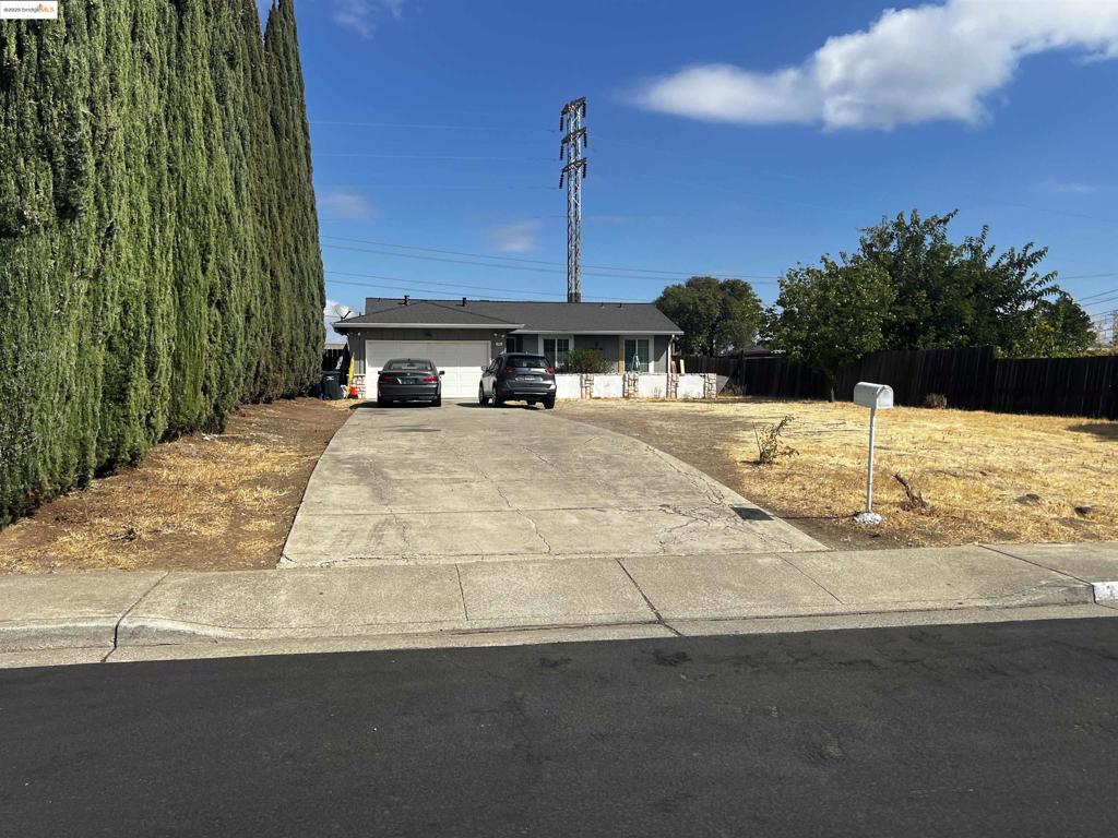 Residential for sale at 742 Wedgewood Dr, Pittsburg CA featuring 3 beds and 1 bath
