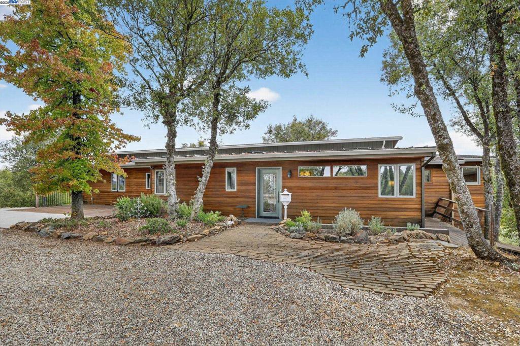 Residential for sale at 16440 16440 Clinton Rd, Jackson CA featuring 3 beds and 2 baths