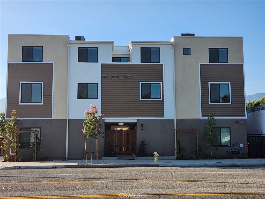 Residential Lease for rent at 4251 E Live Oak Ave 12, Arcadia, Los Angeles County CA featuring 4 beds and 4 baths