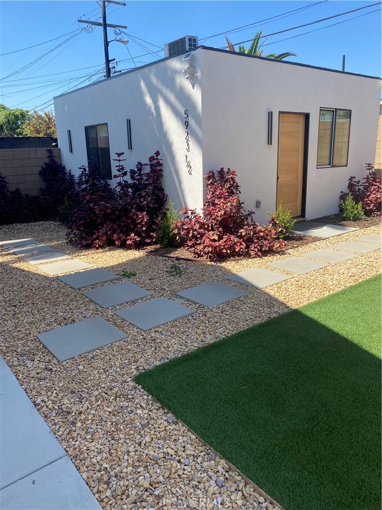 Residential Lease for rent at 5923 Haas Avenue 1/2, Los Angeles, Los Angeles County CA and 1 bath