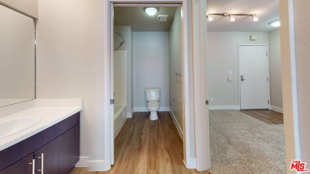 Residential Lease for rent at 151 E HOLLY Street 7-212, Pasadena, Los Angeles County CA featuring 1 bed and 1 bath