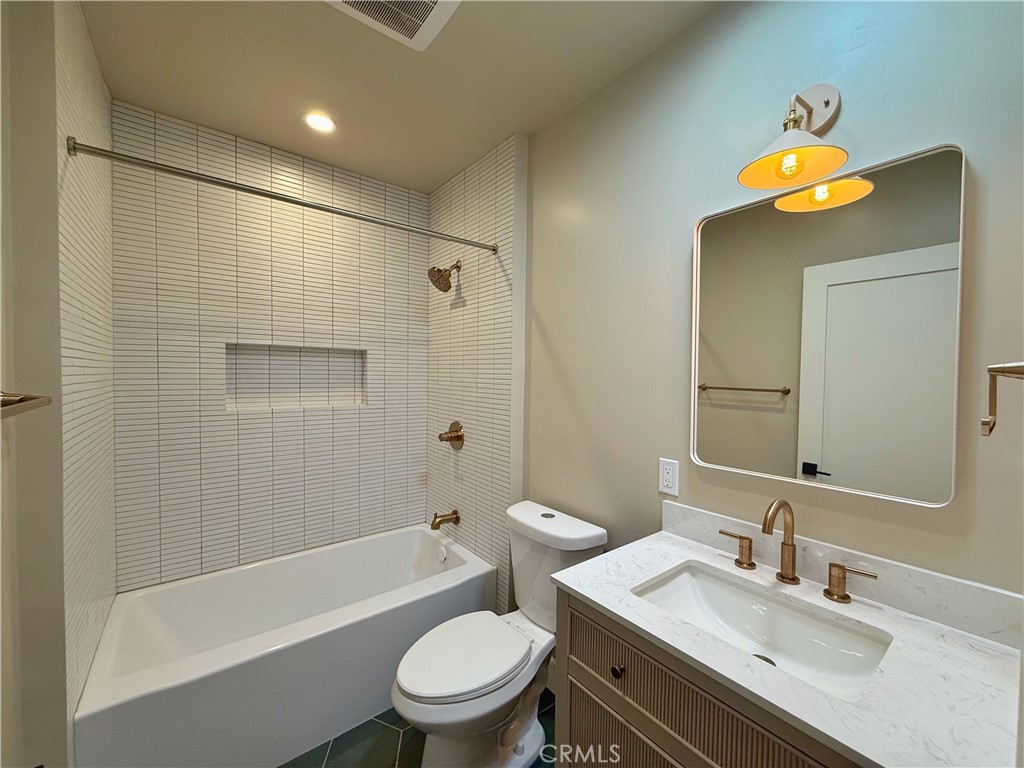 Residential Lease for rent at 2953 S Bronson, Los Angeles, Los Angeles County CA featuring 3 beds and 2 baths