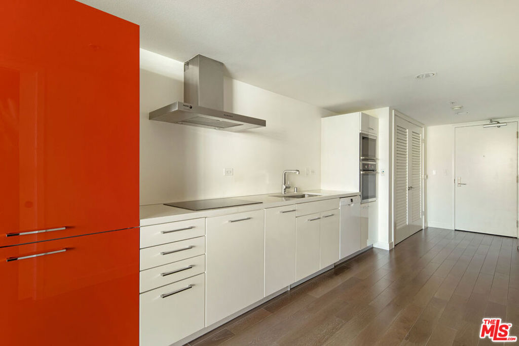 Residential for sale at 901 S Flower Street 704, Los Angeles CA and 1 bath