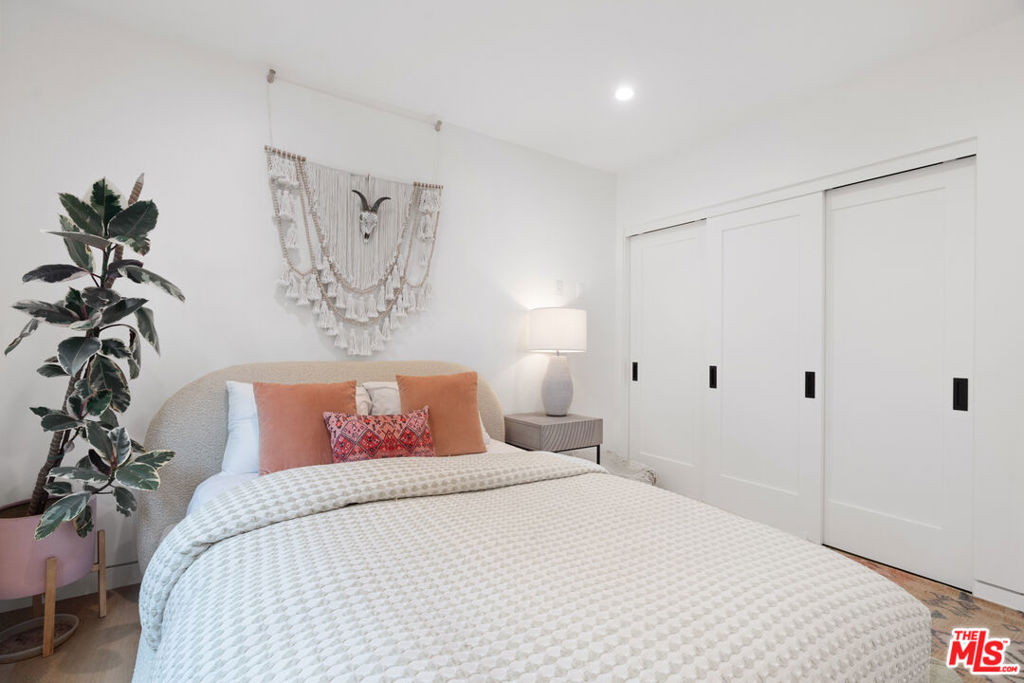 Residential Lease for rent at 2911 S Rimpau Boulevard 1, Los Angeles, Los Angeles County CA featuring 3 beds and 2 baths